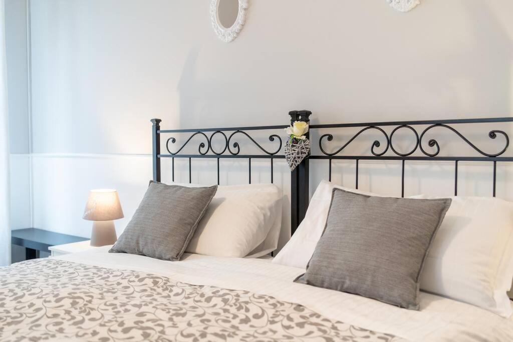 Terrazze Italiane City Center - White Apartment Verona Bagian luar foto
