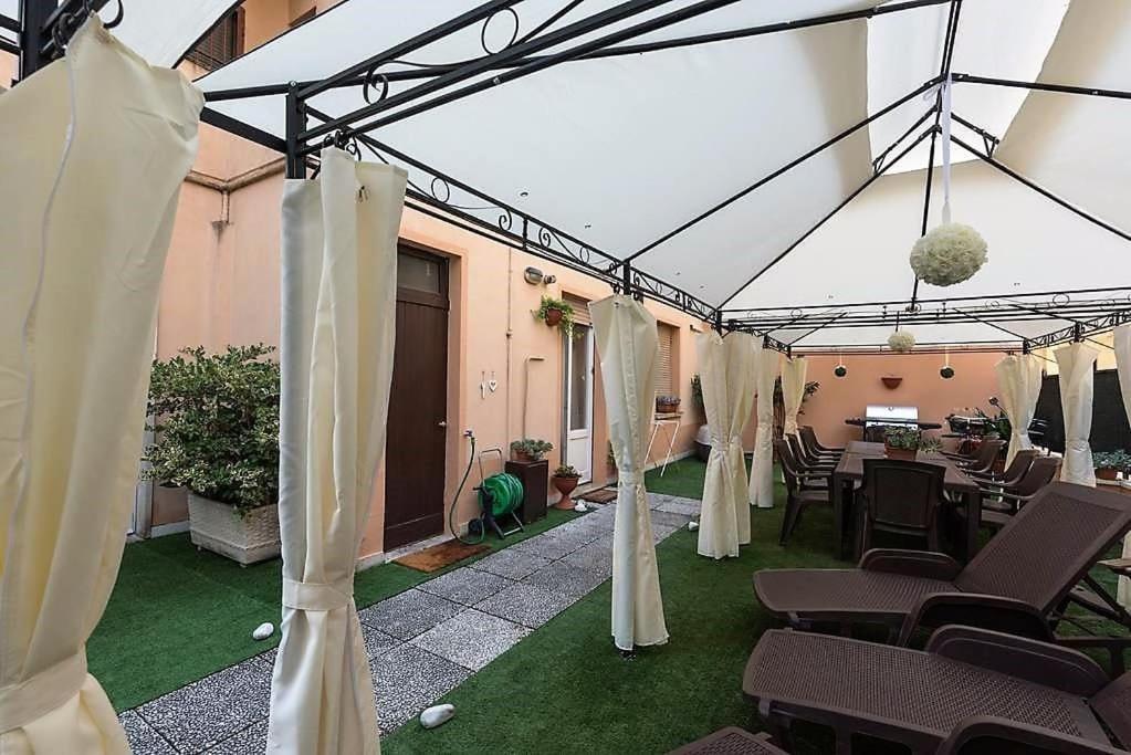 Terrazze Italiane City Center - White Apartment Verona Bagian luar foto